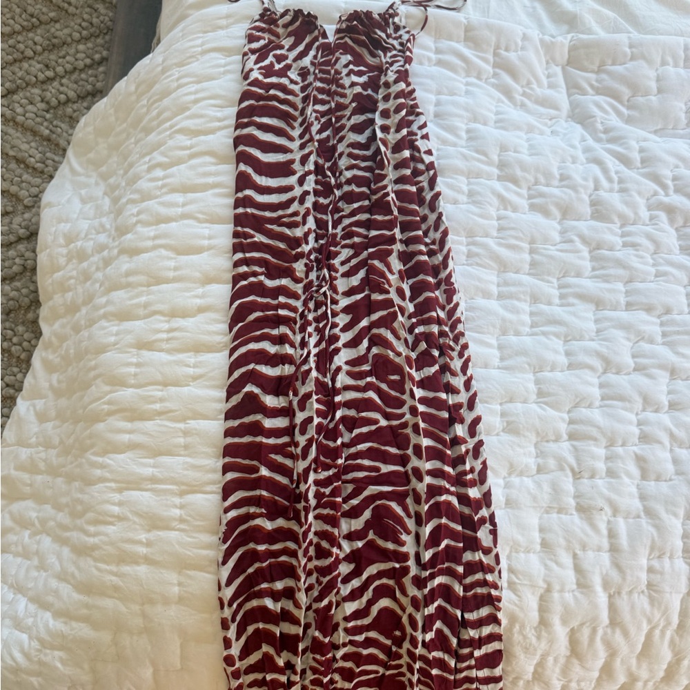 Benoa sold out XS Lelani dress in Miter. So flattering and beautiful 😍